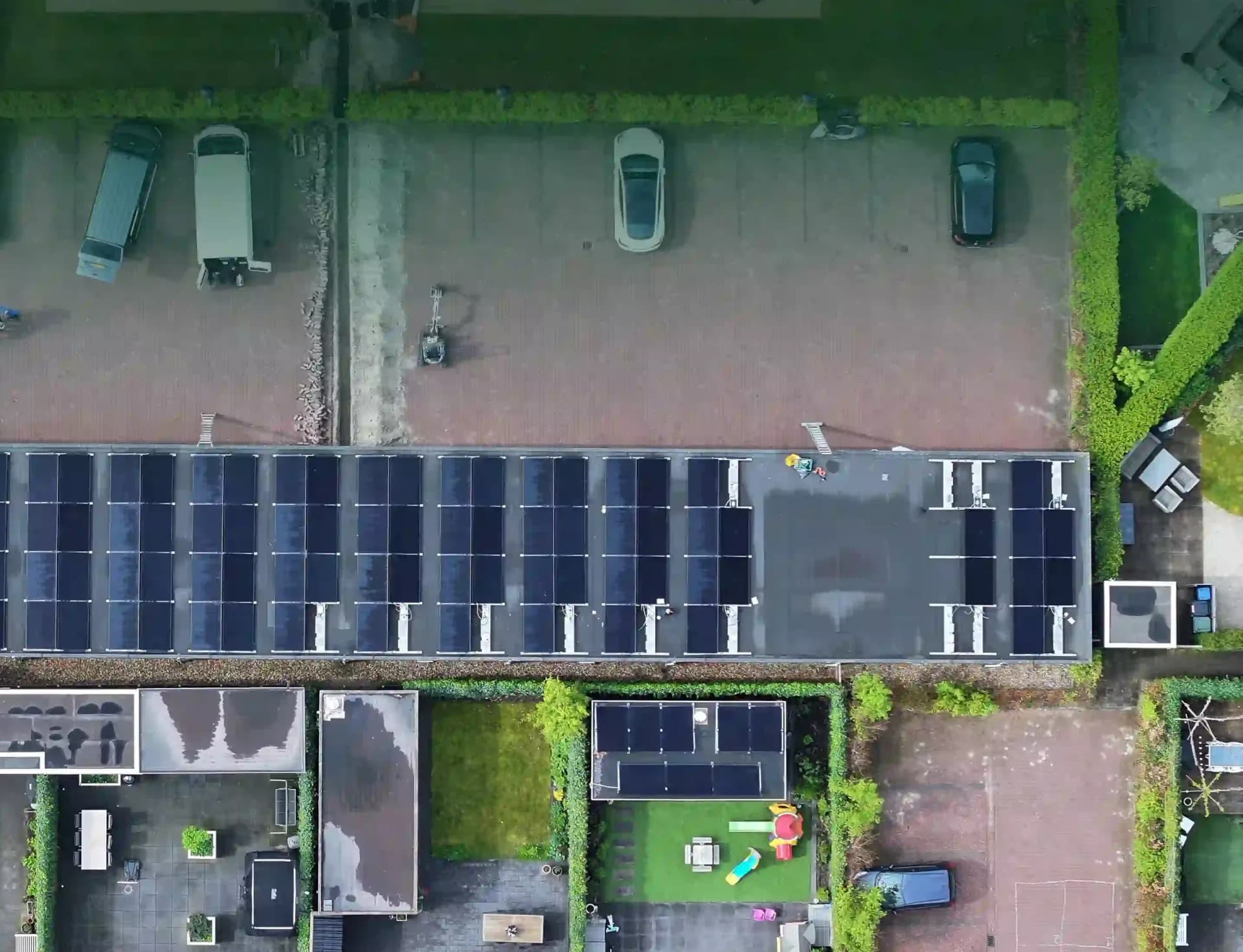 Aerial photo of a SolarFast solar panel project in a residential neighbourhood in Blaricum