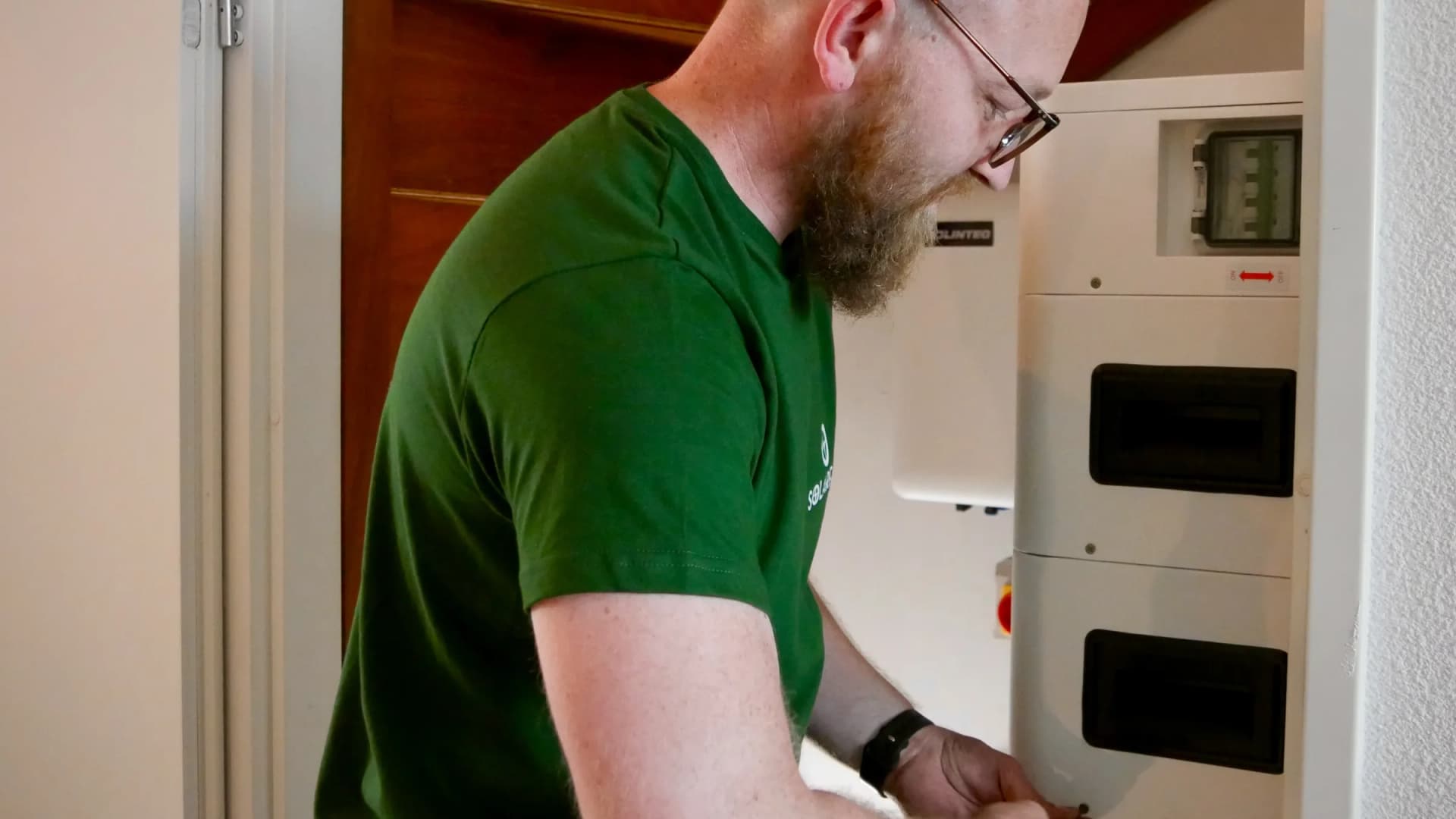 What does a home battery cost and when does it pay off?